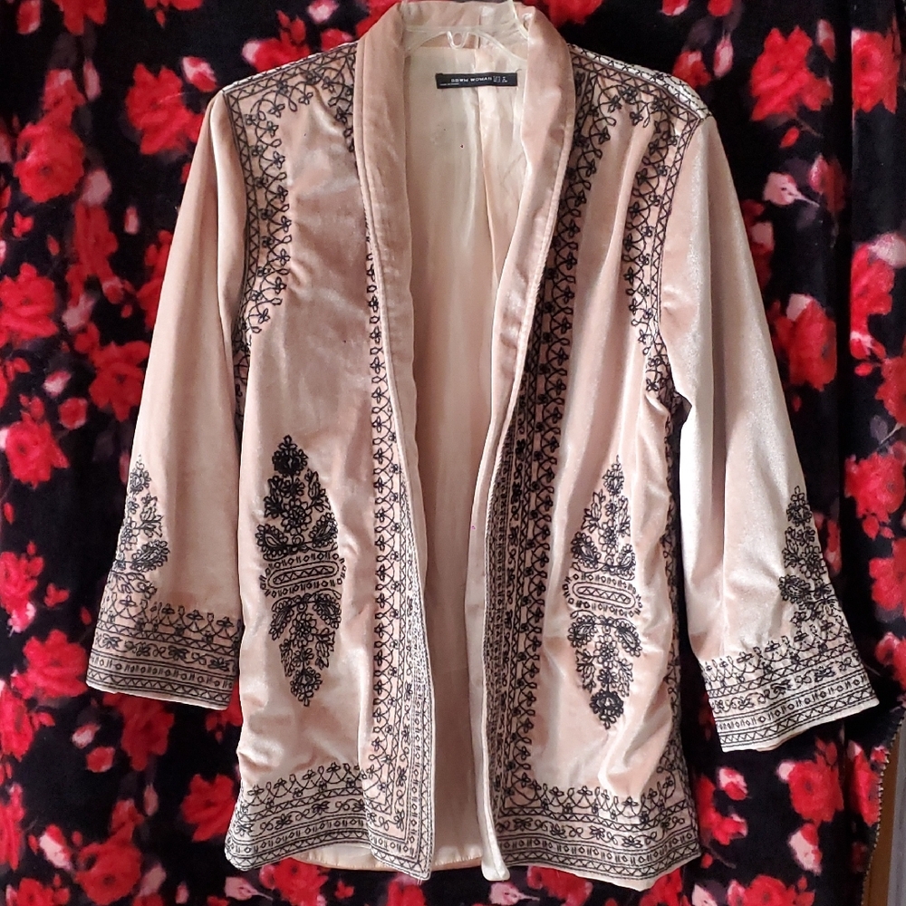 🦋💖 Elegant Boho Jacket in Soft Pink and Black